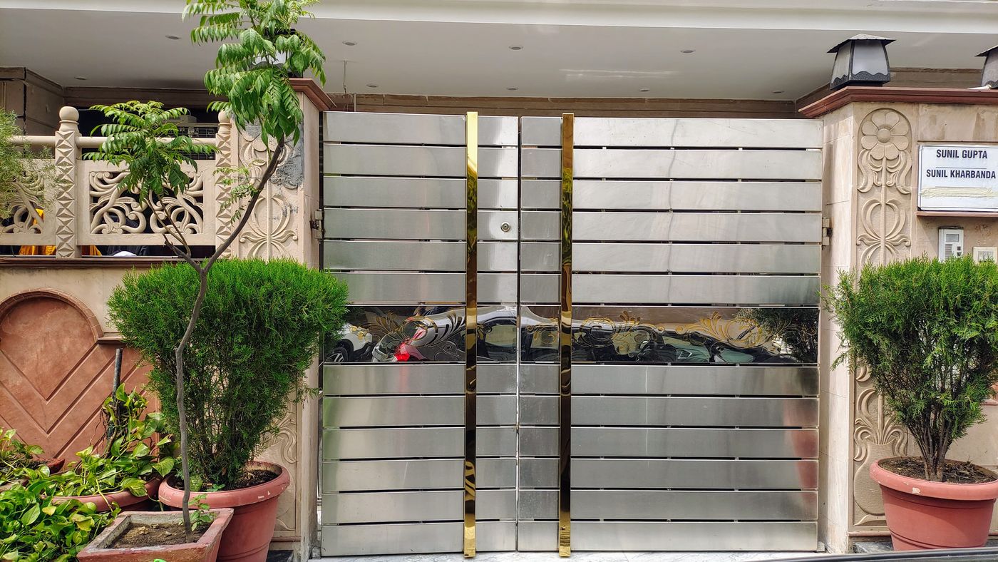 SS Designer Main Gate — Delhi Residence